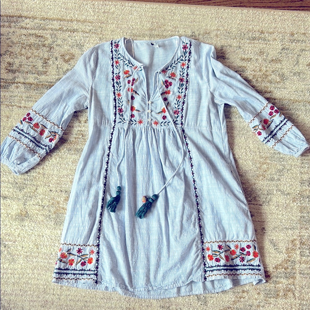 Floral Embroidered Womens loose dress size small trf collection Zara